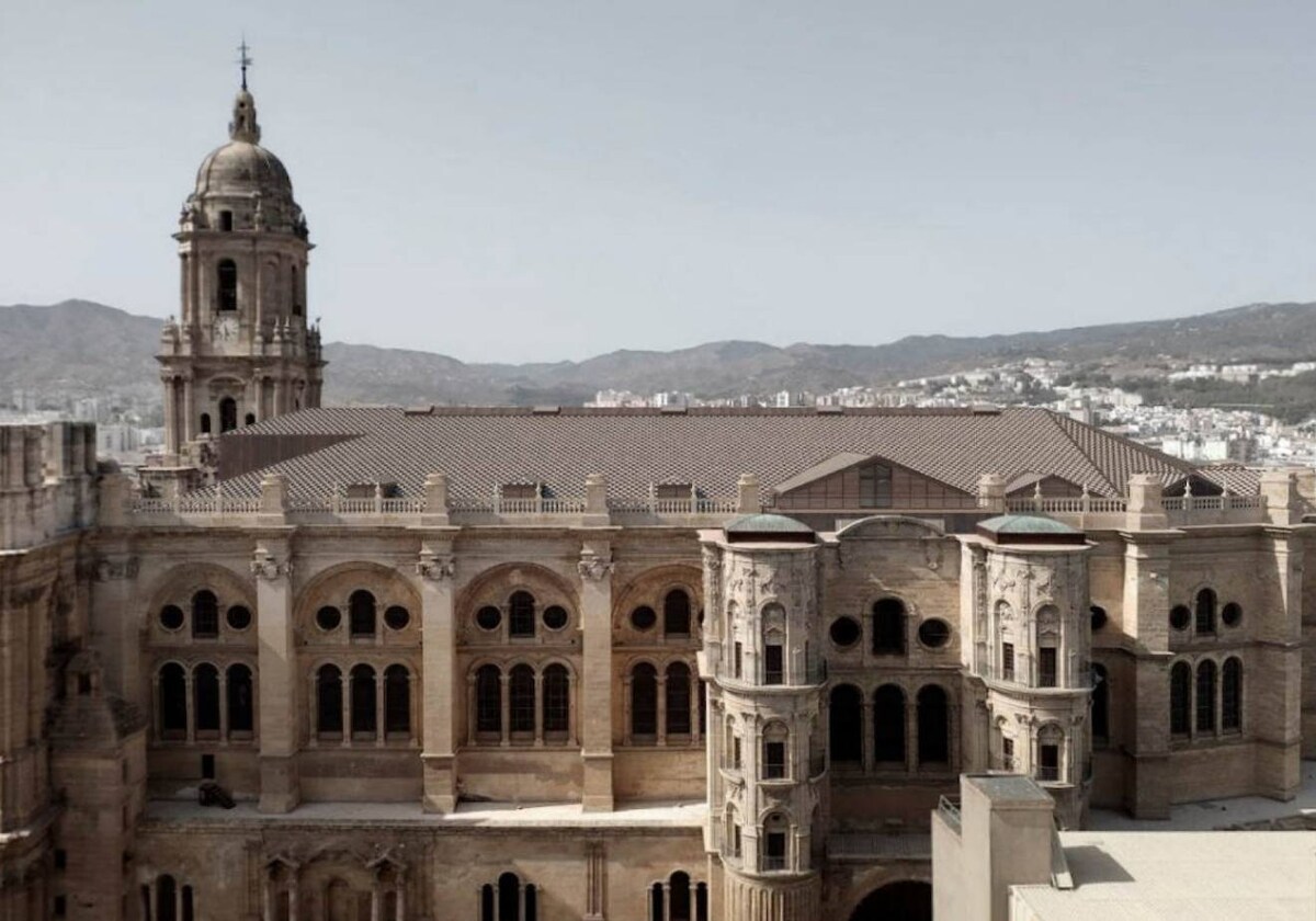 Cuenta atrás para el tejado de la Catedral de Málaga llega el último